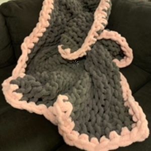 Gray chunky blanket with pink border
